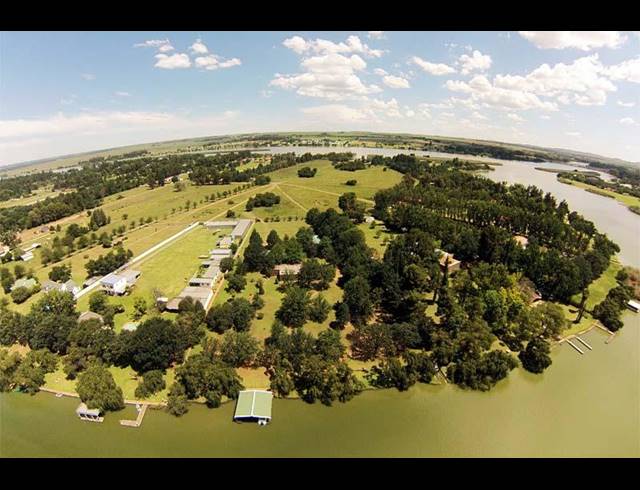 8 BEDROOM HOUSE FOR SALE IN LOCH VAAL